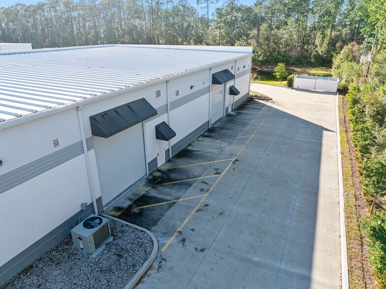 More Photos Of 836 Bill France Blvd, Daytona Beach Warehouse For Lease
