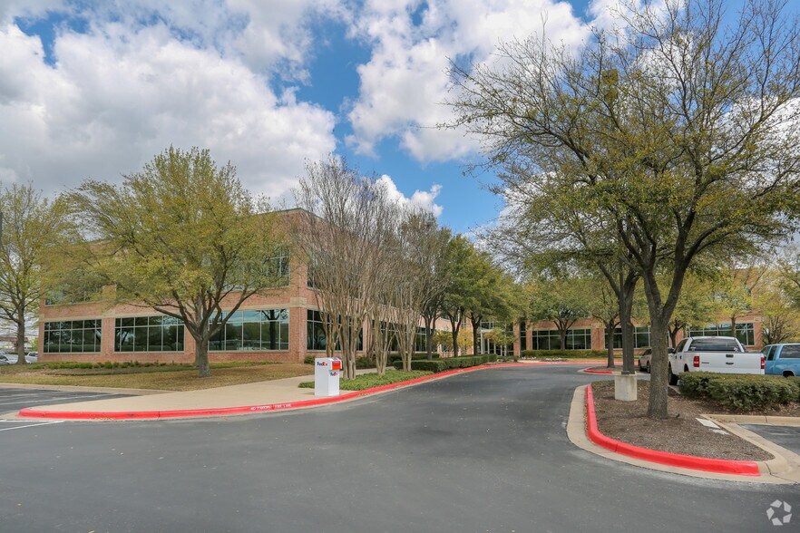 More Photos Of 13640 Briarwick Dr, Austin Unknown For Lease