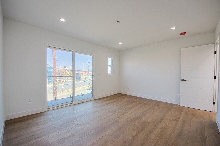 More Photos Of 1636 Longwood Ave, Los Angeles Apartments For Sale