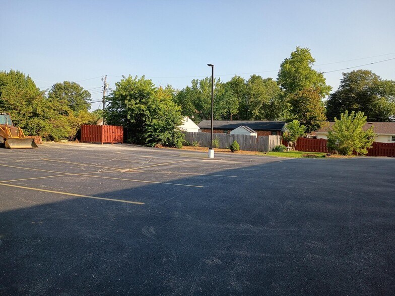More Photos Of 5317-5327 N Illinois St, Fairview Heights General Retail For Lease