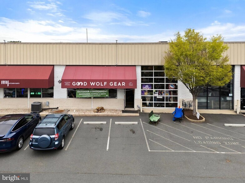 Primary Photo Of 287 Sunset Park Dr, Herndon Showroom For Lease