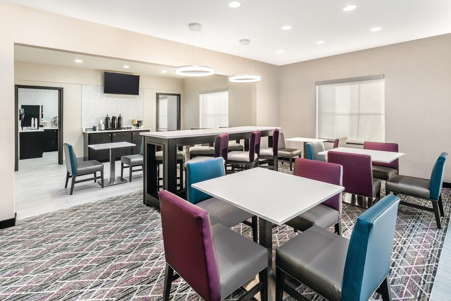 More Photos Of 15 Chateau Dr SE, Rome Hotel For Sale