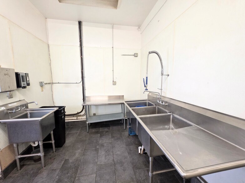 More Photos Of 10450 Lansing St, Mendocino Freestanding For Lease