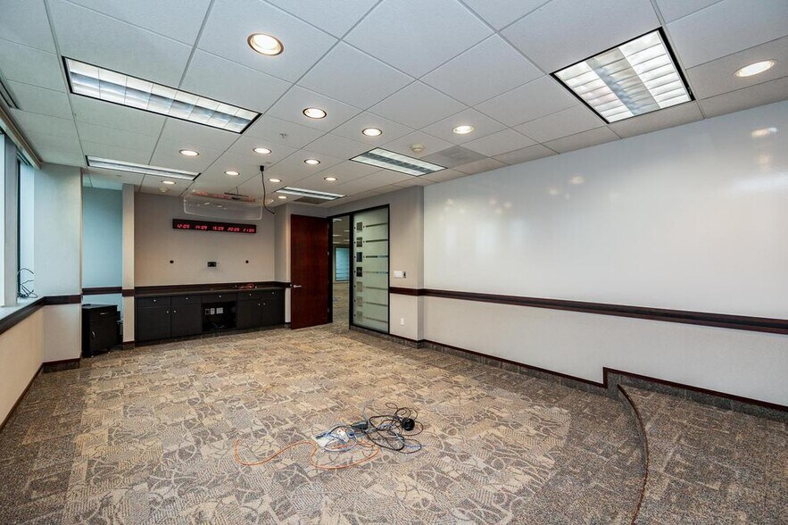 More Photos Of 4425 N River Blvd NE, Cedar Rapids Office For Sale