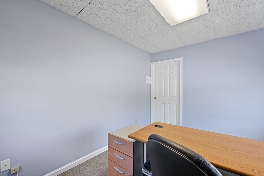 More Photos Of 214 Lake St, Bristol Office For Sale