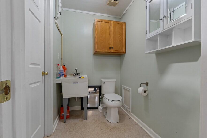 More Photos Of 7216 Hiram Douglasville Hwy, Douglasville Freestanding For Sale