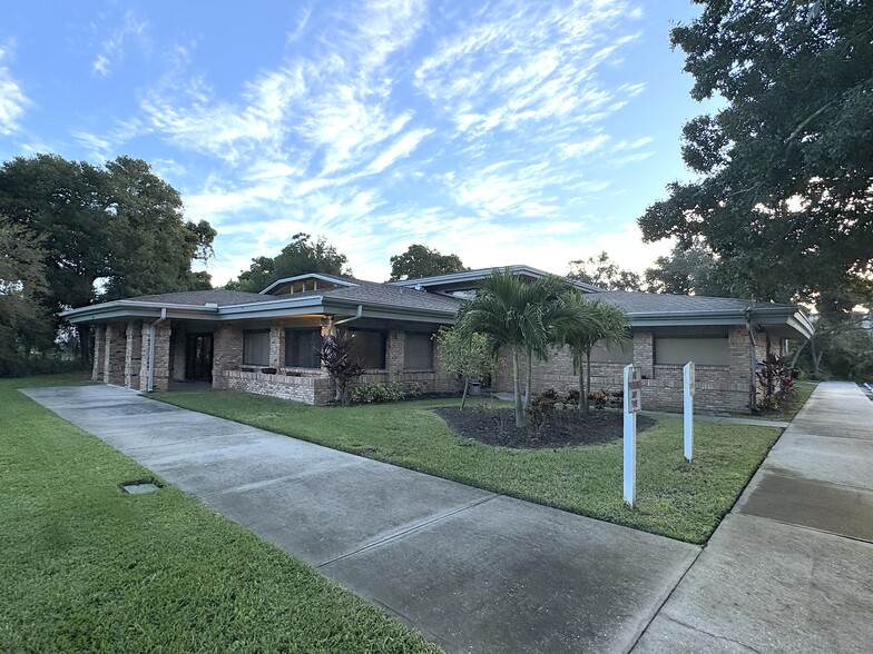 Primary Photo Of 134 S Woods Dr, Rockledge Office For Lease