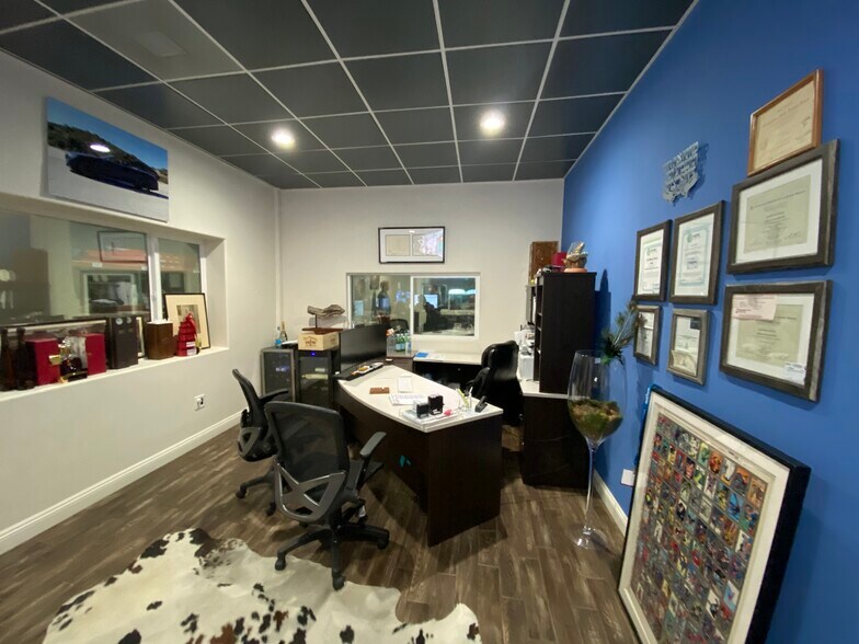 More Photos Of 7234 Owensmouth Ave, Canoga Park Freestanding For Lease