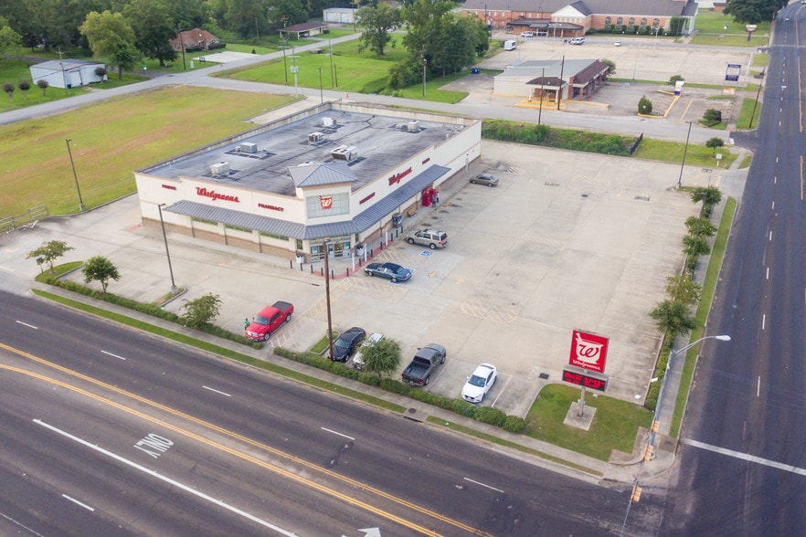 Primary Photo Of 496 Highway 96 S, Silsbee Drugstore For Sale