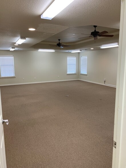 More Photos Of 1310 Weatherford Hwy, Granbury Light Distribution For Lease