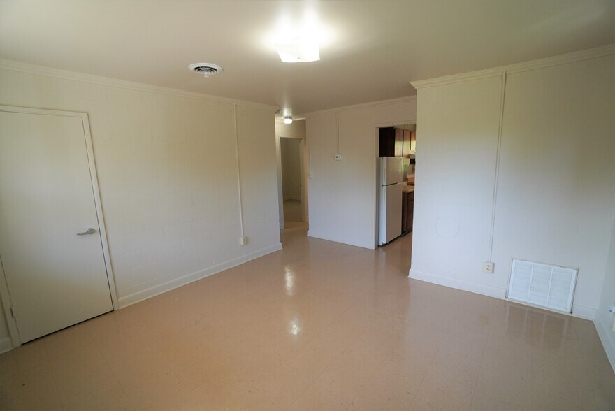 More Photos Of 706 Jay St, Jefferson City Apartments For Sale