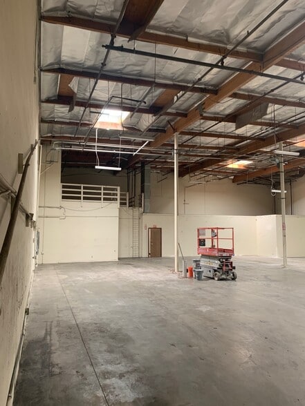 More Photos Of 100 S Reservoir St, Pomona Warehouse For Lease