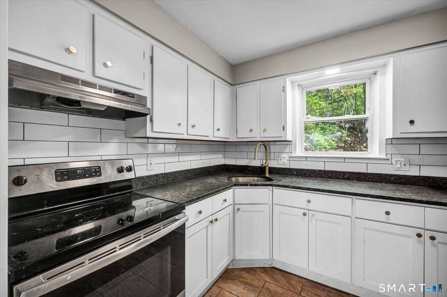 More Photos Of 40 Briarwood Ln, Branford Apartments For Sale