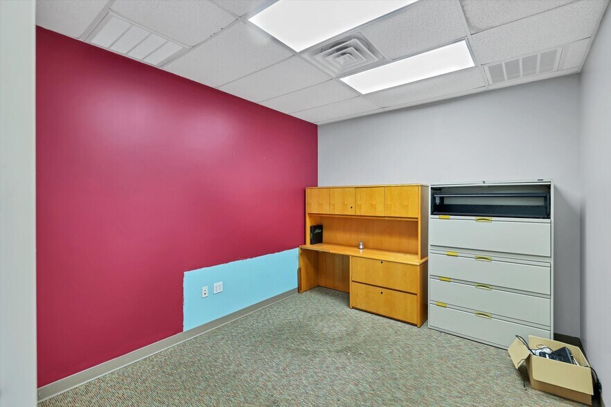 More Photos Of 2451 17th St, Sarasota Showroom For Sale