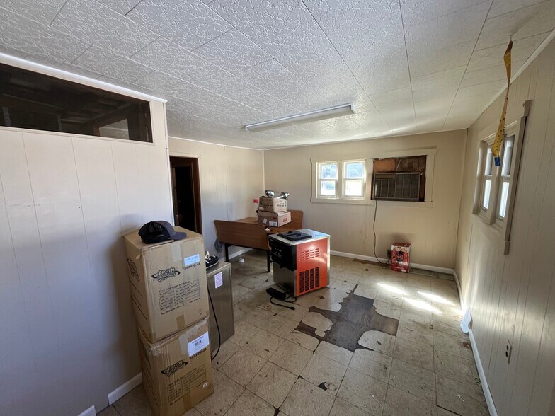 More Photos Of 17307 Route 36, Punxsutawney Specialty For Sale