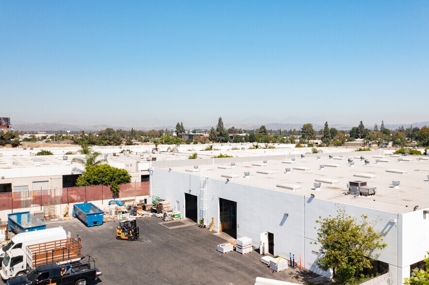 More Photos Of 1341-1343 N Blue Gum St, Anaheim Manufacturing For Lease