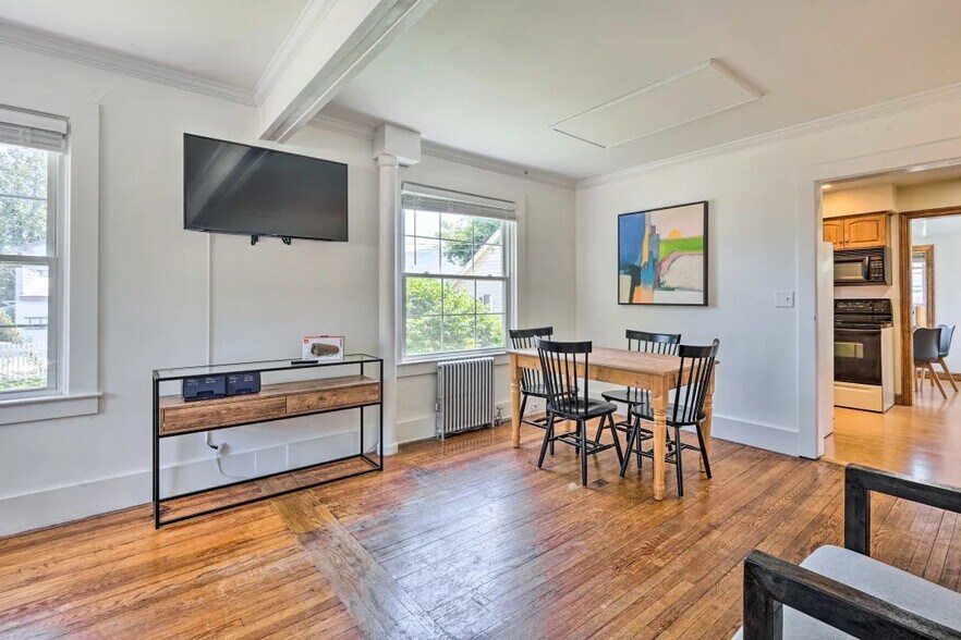 More Photos Of 77 Canada St, Lake George General Retail For Sale