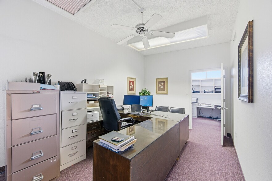 More Photos Of 218 S Maryland Pky, Las Vegas Office For Sale