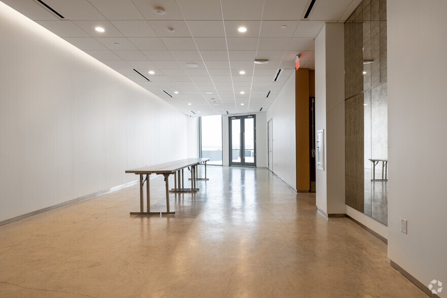 More Photos Of 203 W 10th St, Austin Office For Lease