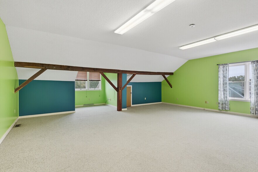 More Photos Of 131 Main St, Hatfield Loft Creative Space For Lease