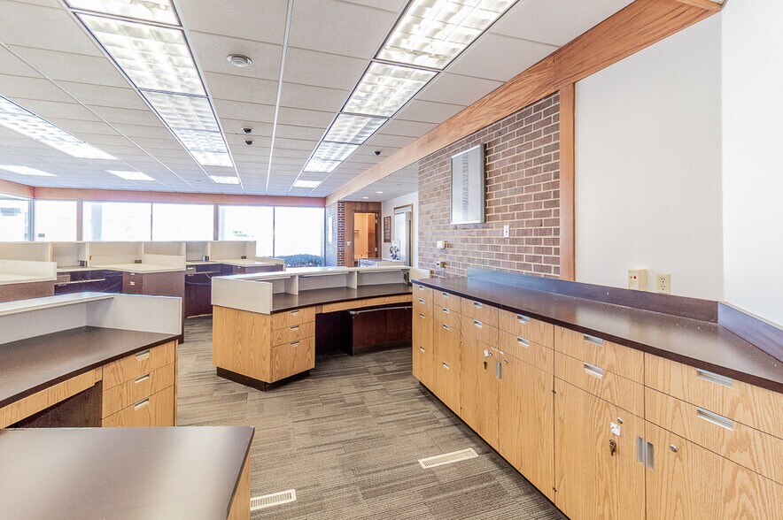 More Photos Of 132 E Main St, Hortonville Bank For Sale