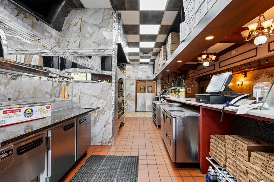 More Photos Of 1233-1273 E Putnam Ave, Riverside Restaurant For Sale