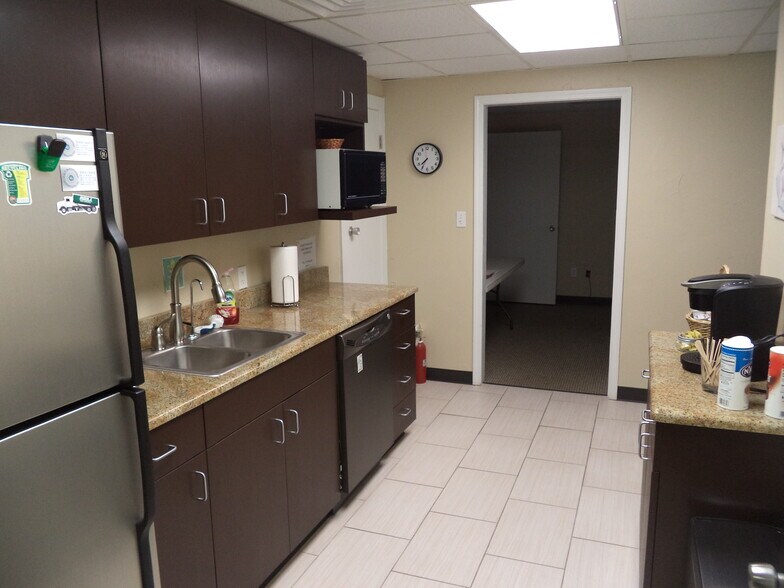 More Photos Of 7201 N Classen Blvd, Oklahoma City Office For Lease