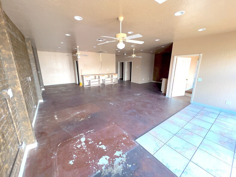 More Photos Of 802-806 Wynan Ct, Anadarko Medical For Sale