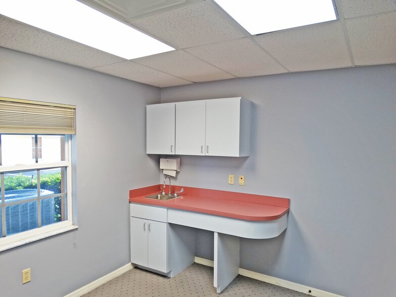 More Photos Of 418 SW 47th Ter, Cape Coral Medical For Sale