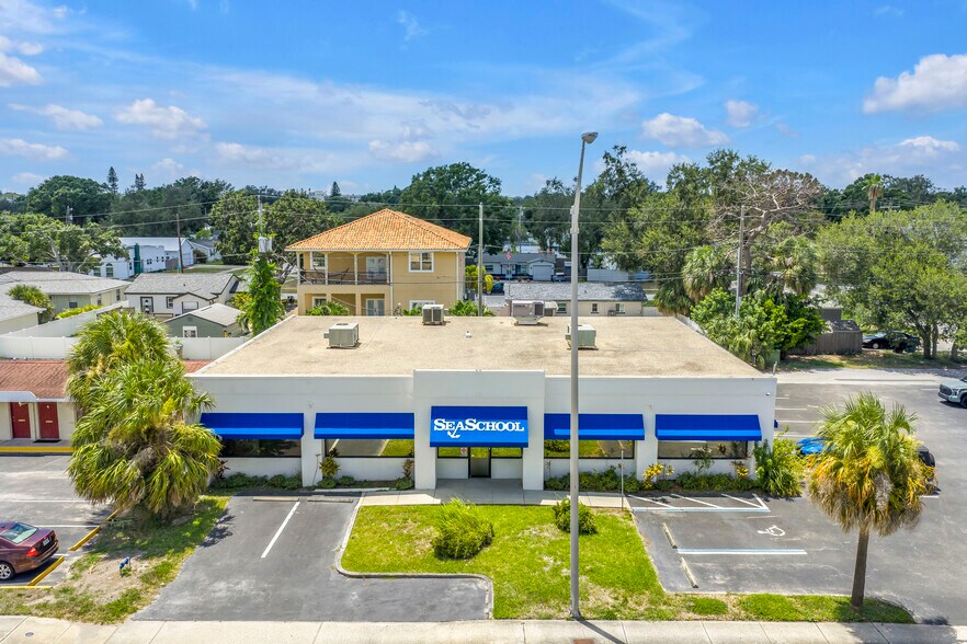 More Photos Of 8440 4th St N, Saint Petersburg Freestanding For Lease