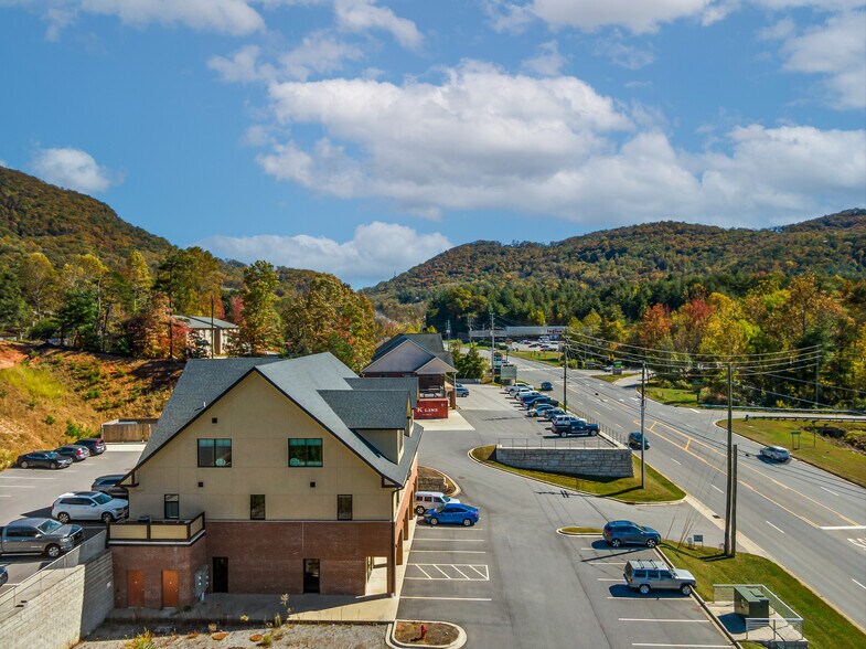 More Photos Of 208 Charlotte Hwy, Asheville Medical For Sale