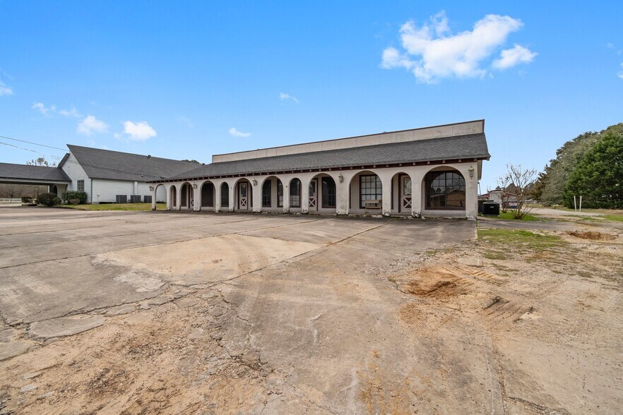 More Photos Of 6738 US Highway 190 E, Livingston Convenience Store For Sale