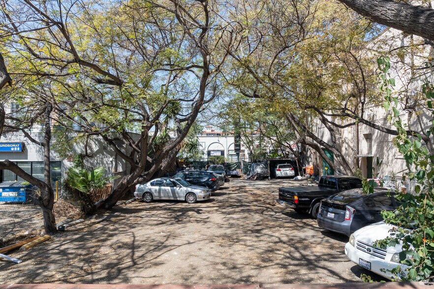 More Photos Of 1441 N McCadden Pl, Los Angeles Showroom For Sale