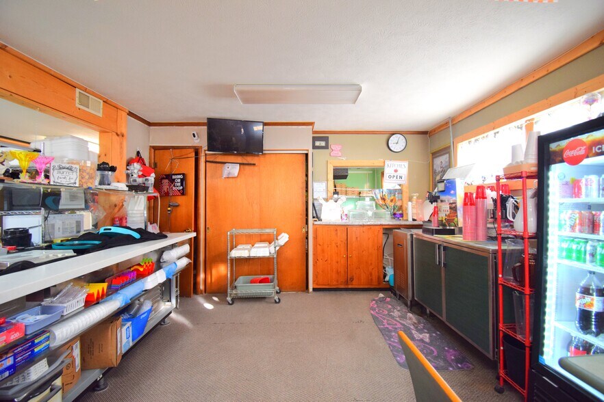 More Photos Of 502 W Franklin St, Sesser Office For Sale