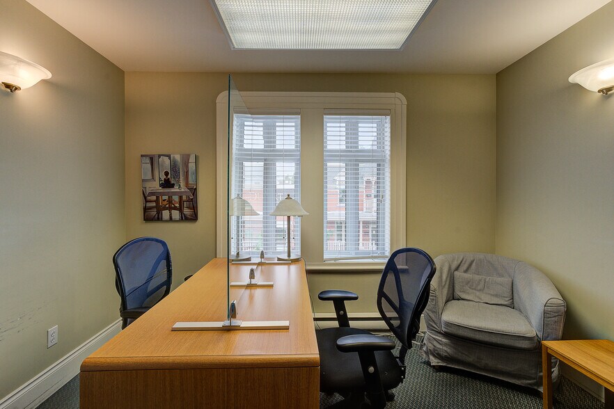 More Photos Of 415 Rue Du Village, Repentigny Office For Sale