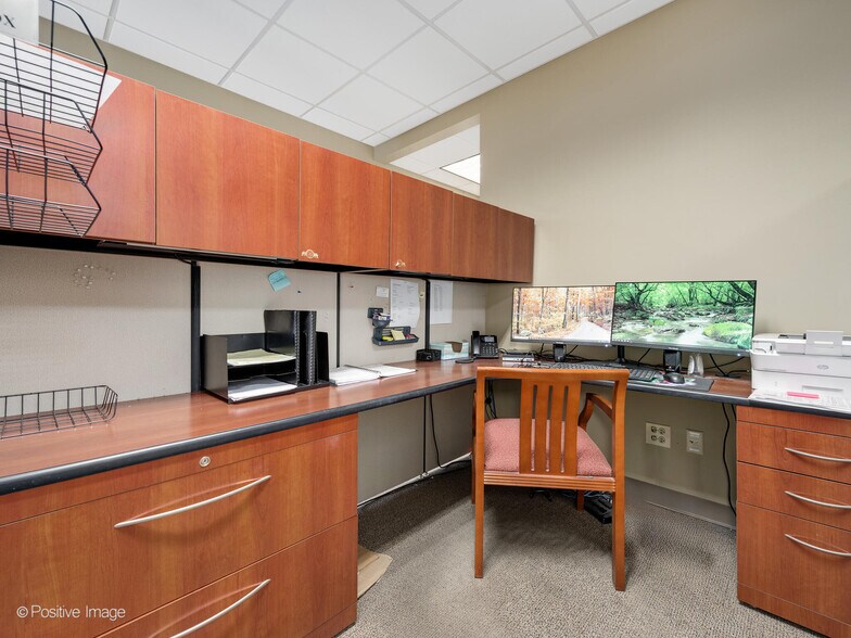 More Photos Of 400 S County Farm Rd, Wheaton Office For Sale