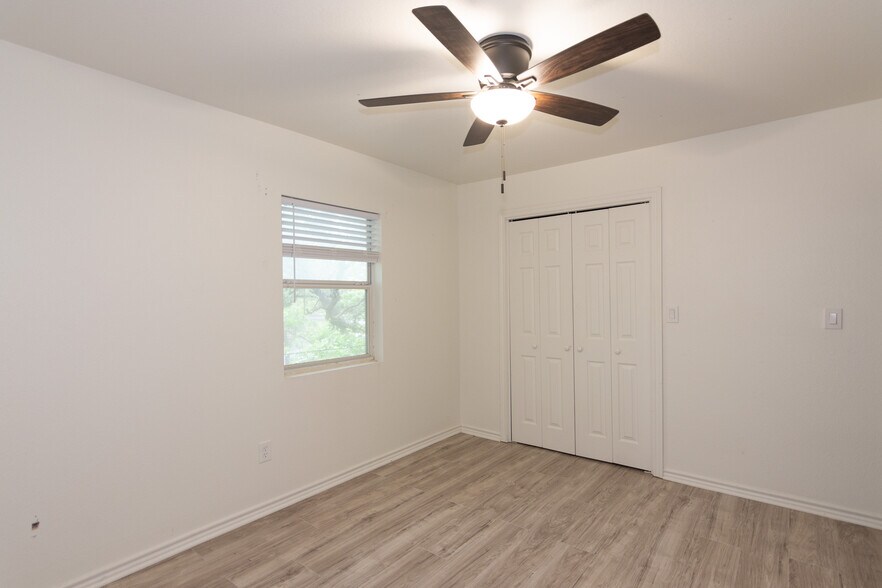 More Photos Of 114 Scofield Ave, Johnson City Apartments For Sale