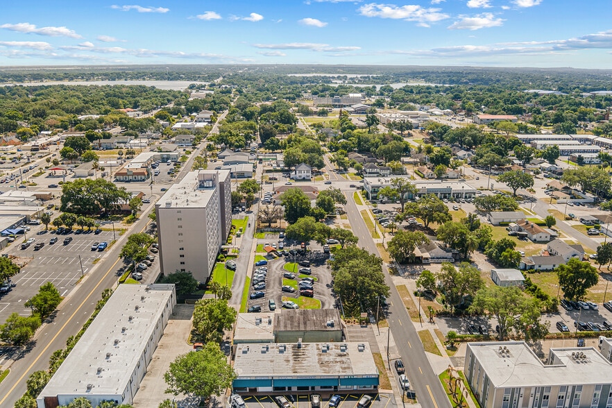 More Photos Of 155 Avenue B SW, Winter Haven Storefront For Sale