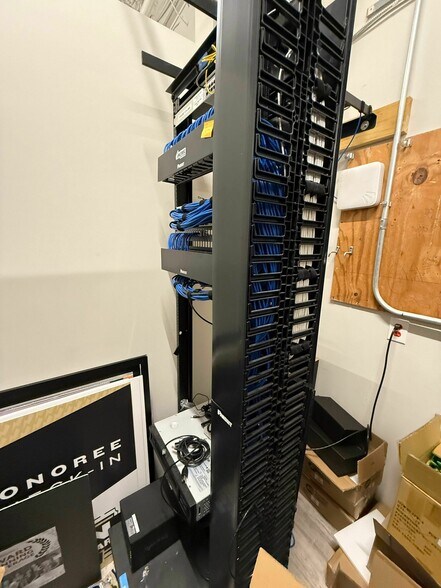 More Photos Of 2101 W Chesterfield Blvd, Springfield Office For Sale