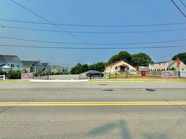 Primary Photo Of 515 Atlantic Ave, Bellport Restaurant For Sale