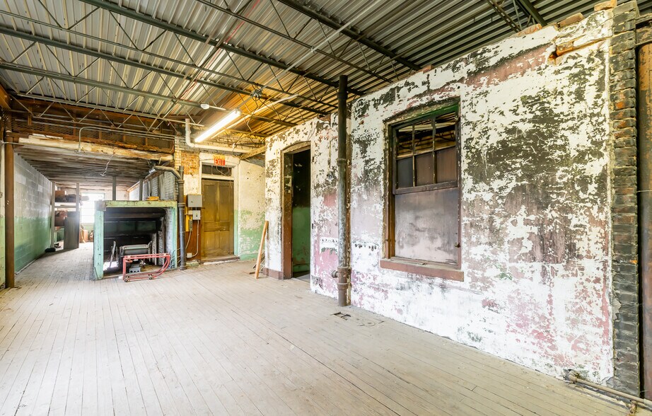 More Photos Of 927 E Madison St, Louisville Warehouse For Sale