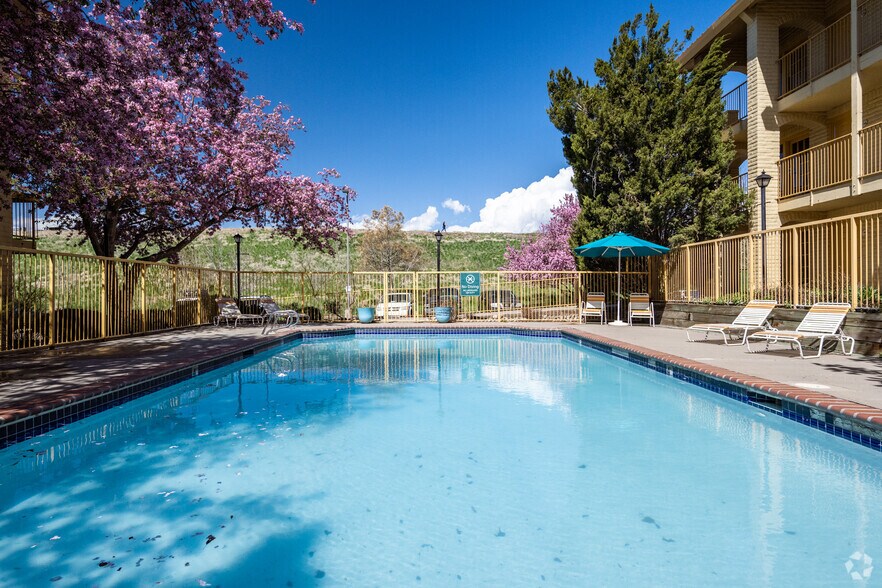 More Photos Of 8701 Turnpike Dr, Westminster Hotel For Sale