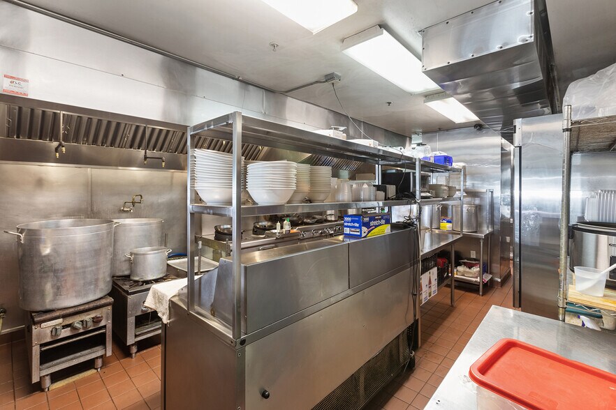 More Photos Of 645 Larkin St, San Francisco General Retail For Sale