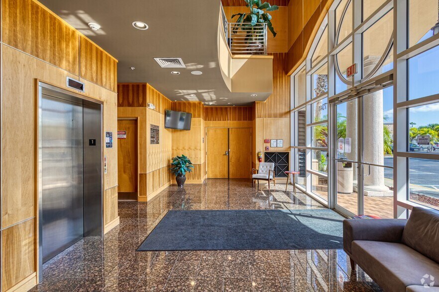 More Photos Of 7341 Office Park Pl, Melbourne Office Residential For Lease