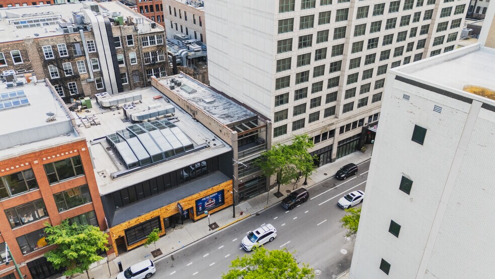 More Photos Of 21 W Illinois St, Chicago Office For Sale
