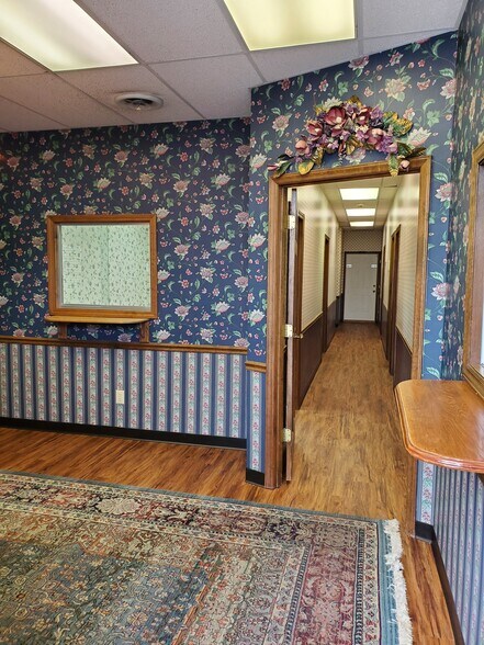 More Photos Of 1919 Boulevard St, Greensboro Office For Lease