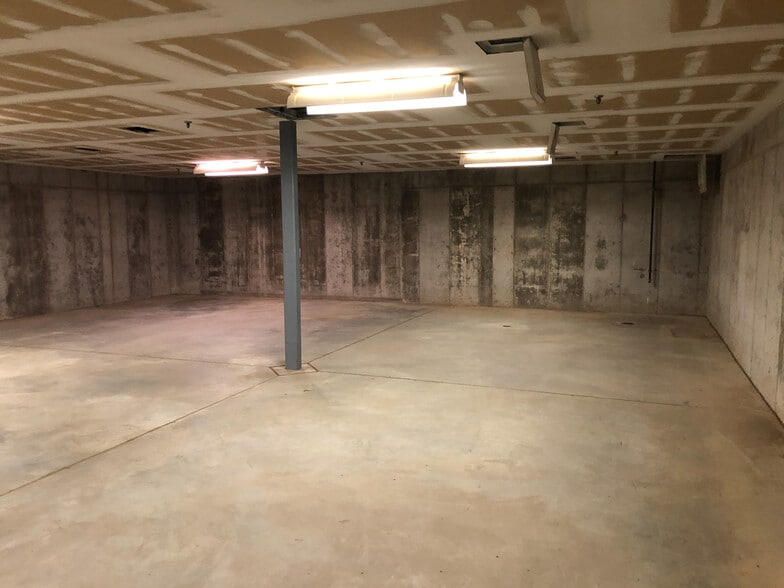 More Photos Of 21101 E State Route 78, Independence Light Distribution For Lease