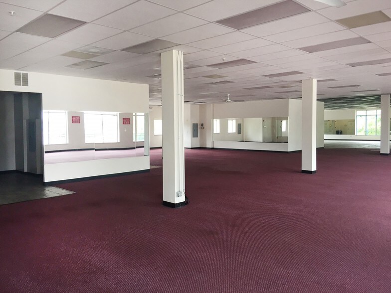 More Photos Of 17200 Oak Park Ave, Tinley Park Apartments For Lease