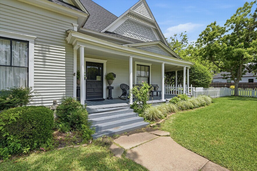 More Photos Of 202 E Main St, Celina Flex For Sale