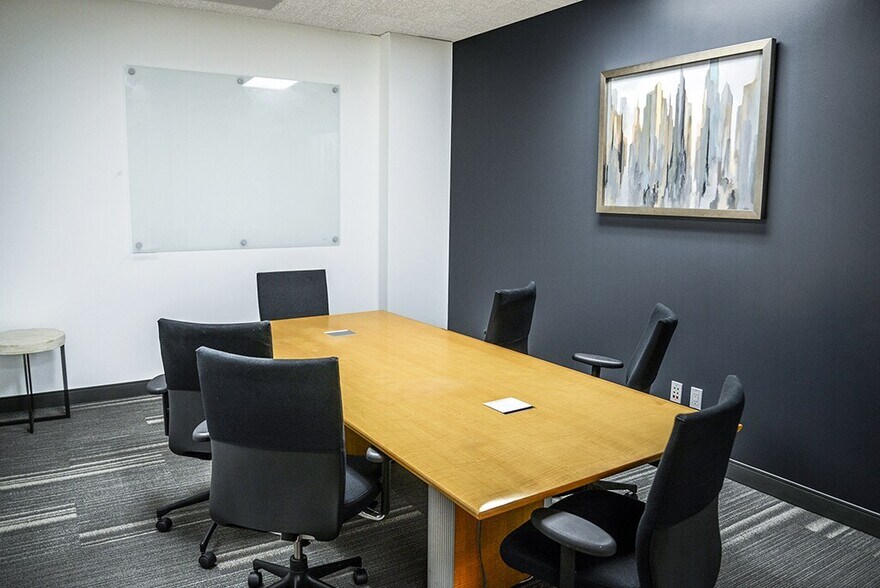 More Photos Of 15260 Ventura Blvd, Sherman Oaks Coworking Space